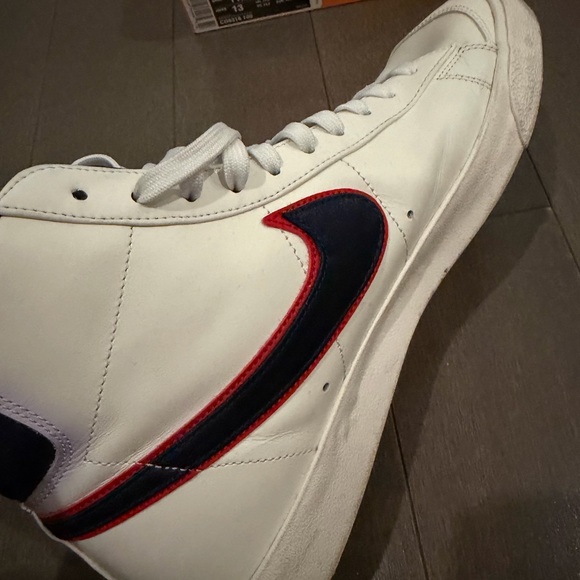 Nike Blazer Mid '77 Vintage in Red & Navy - Picture 5 of 16